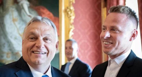 A nap képe: Orbán Viktor Dzsudzsák Balázzsal ünnepli a kormányalakítást