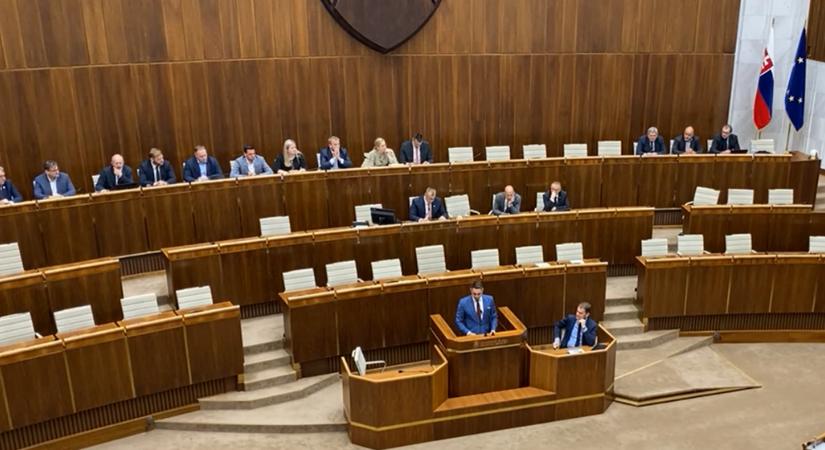 A parlament megszavazta Matovič családtámogatási csomagját