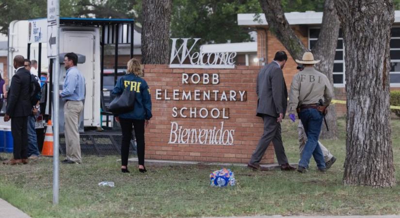 Lövöldözés egy texasi iskolában: meghalt legalább 18 diák és egy tanár