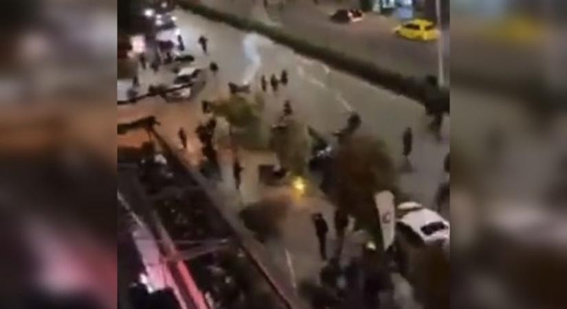 Kőkemény utcai összecsapások a drukkerekkel, több rendőr is megsérült a kupadöntő előtt
