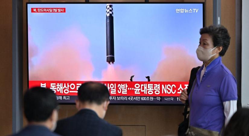 Észak-Korea három rakétát is fellőtt szerdán