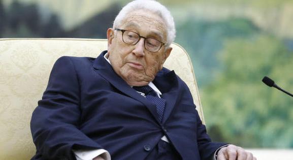 Kissinger területeket adna az oroszoknak