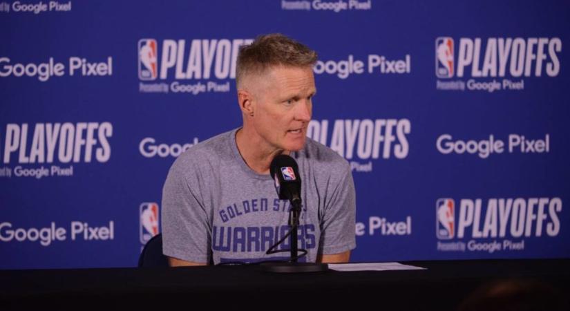 Steve Kerr NBA-edző kiborult és csapkodott a meccs előtti sajtótájékoztatón, számon kérte a döntéshozókat iskolai lövöldözések miatt