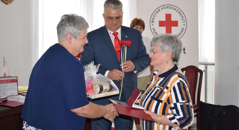 Kitüntetésekkel köszönte meg a Vöröskereszt dolgozóik és az önkéntesek munkáját