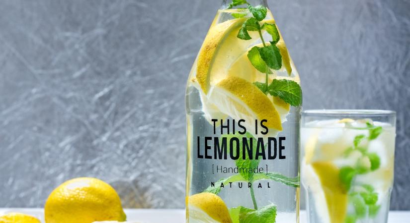Így készíts jeges limonádét a forró napokon!