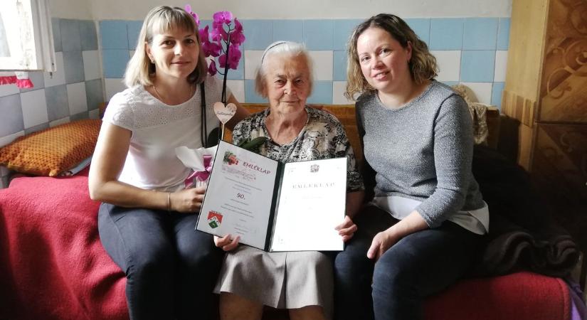 90. születésnapja alkalmából köszöntötték Magdi nénit Nagymizdón