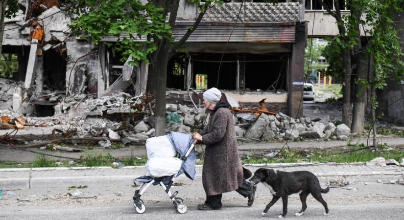 „Egyszerűen eltörlik Szeverodonecket a föld színéről”, légicsapásban semmisültek meg lakóépületek Kramatorszkban - Percről percre