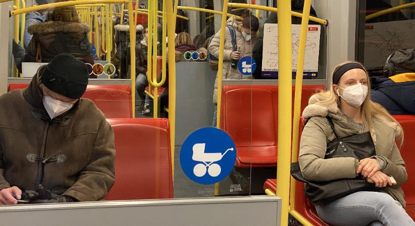 Bécsben még mindig kötelező az FFP2-es maszk a buszokon