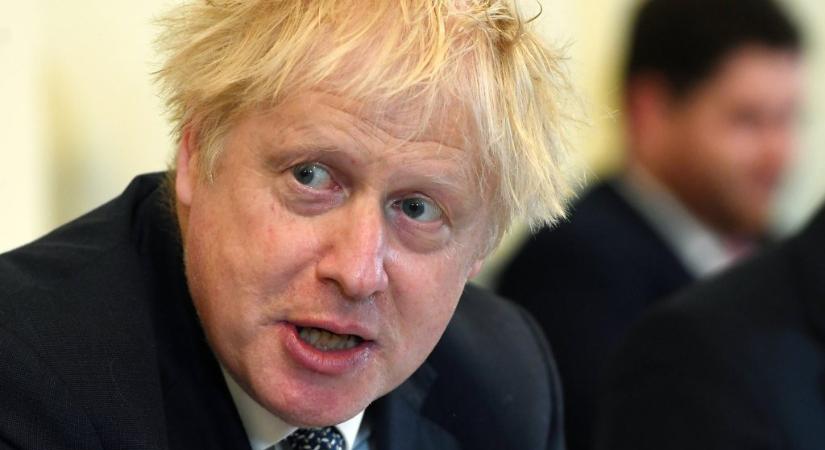 Elmarasztalták Boris Johnsonékat a covid-bulik miatt