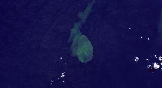 Víz alatti „cápavulkán” kitöréséről adott hírt a NASA