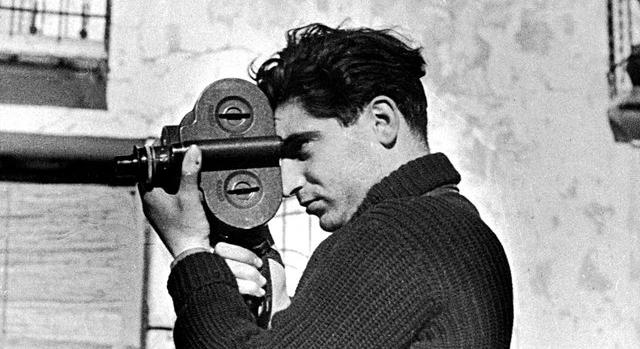 Fegyver helyett fényképezőgéppel járta a háborúk frontvonalait Robert Capa
