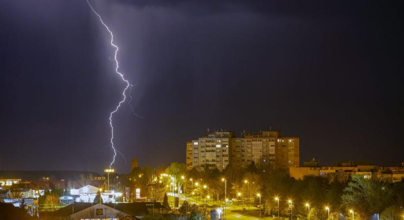 Besárgult Nyugat-Magyarország, érkeznek az újabb viharok