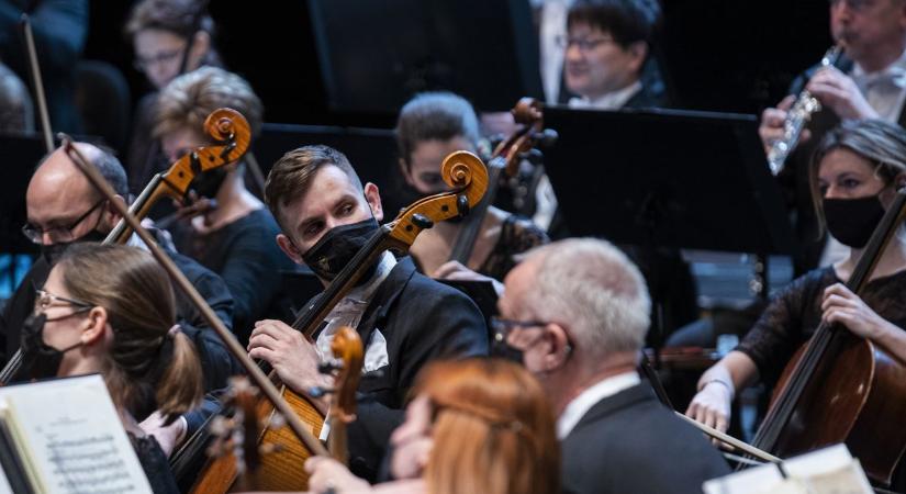 Az Alba Regia Szimfonikus Zenekar hangversenye zengte be a Szent István Művelődési Házat