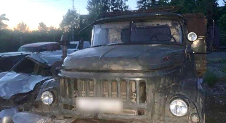 Illegálisan kivágott fát szállított egy ZIL típusú teherautó a Huszti járásban