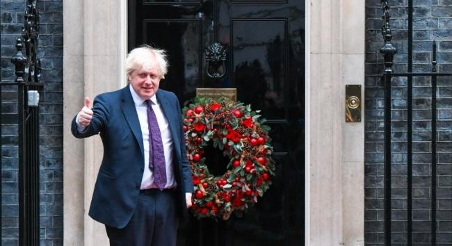 Boris Johnsonék Downing Street-i partijain patakokban folyt az alkohol