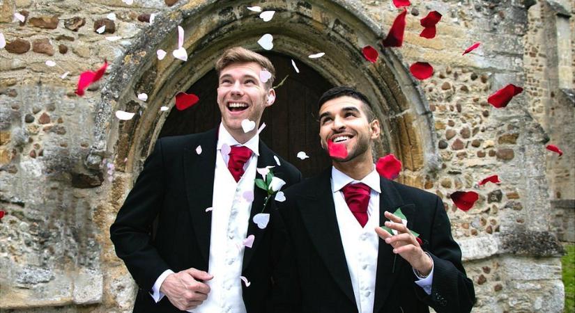 A Skót Egyház engedélyezi az azonos nemű párok házasságát