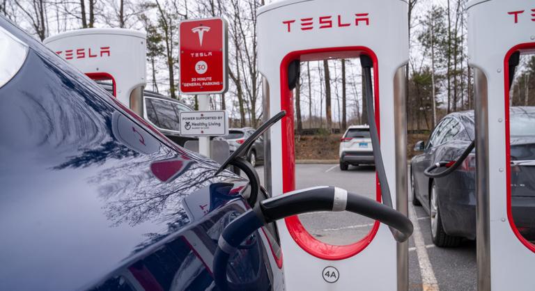A Tesla új akkumulátora akár 100 évig is kibírja