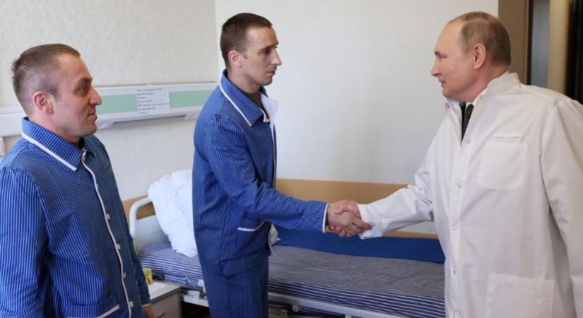 Először látogatott meg sebesült katonákat Vlagyimir Putyin
