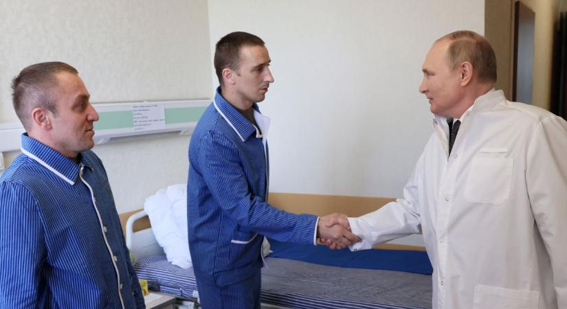 Putyin sérült katonákat látogatott meg