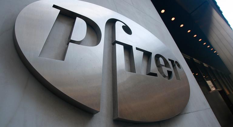 Felháborodott az ápoló: ha annyit akarna keresni, mint a Pfizer vezérigazgatója, 6100-ig kellene dolgoznia
