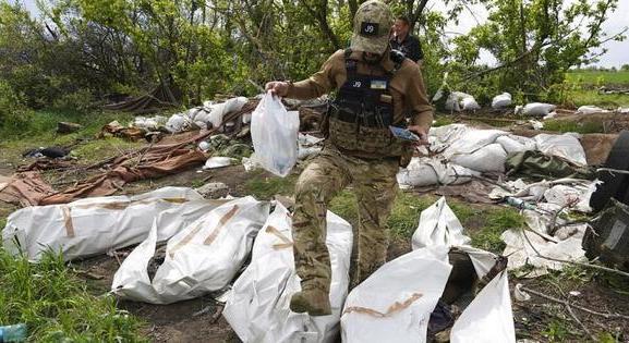 Az orosz parancsnokok lelövik a sérült katonáikat - derült ki a holttestek összegyűjtésénél