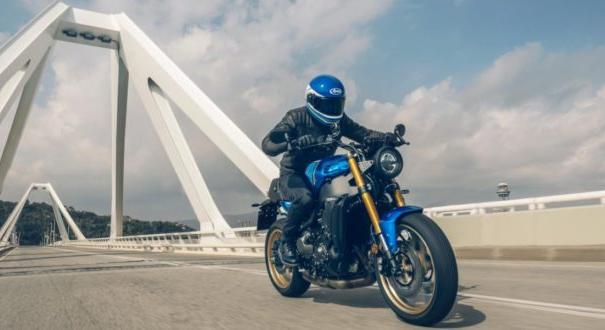 Jó hír a fiataloknak: már 18 éves kortól vezethető a Yamaha XSR900 új változata