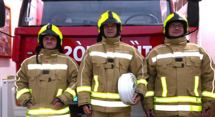 Új tűzoltóruhát kaptak a pázmándi önkéntesek