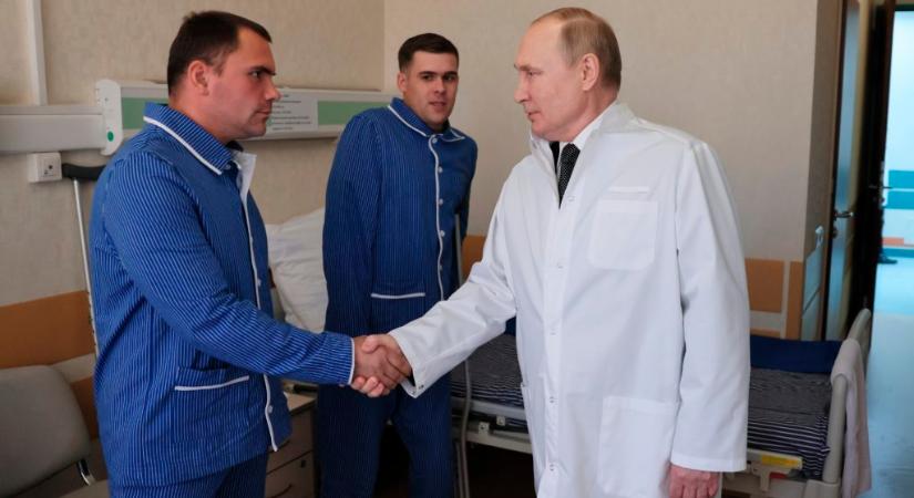 Putyin először látogatott meg sebesült katonákat a háború kezdete óta