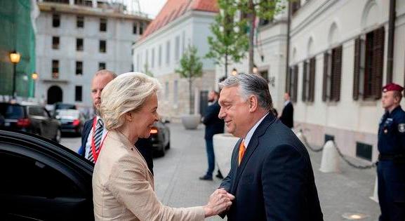 Olajembargó: hamarosan tárgyalhat Orbán Viktorral az Európai Bizottság elnöke