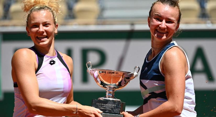 Roland Garros: visszalépett az első kiemelt a női párostól
