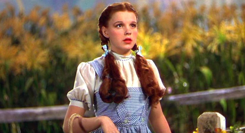 Bíróság mentette meg Judy Garland Dorothy ruháját az Ózból