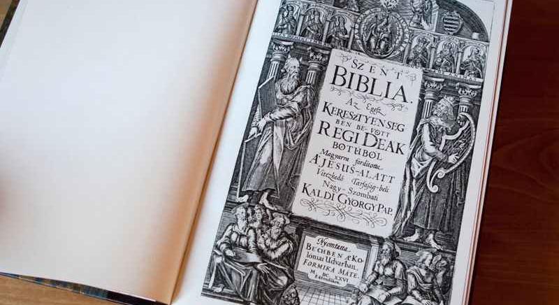 A Káldi-Biblia újrakiadását 400 éves technológiával végzik