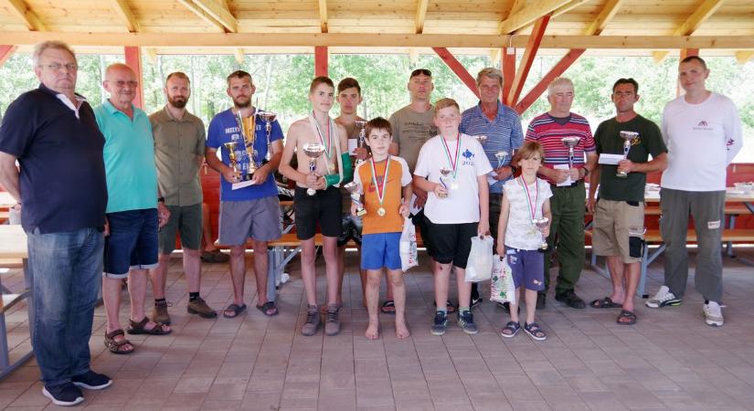 Szezonnyitó horgászversenyt tartottak a Vadkerti-tónál