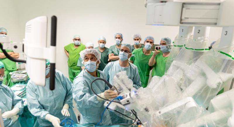Először műtöttek sebészrobottal Magyarországon