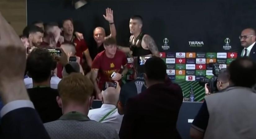 A pillanat, amikor José Mourinho kitáncolt az AS Roma sajtótájékoztatójáról – VIDEÓ