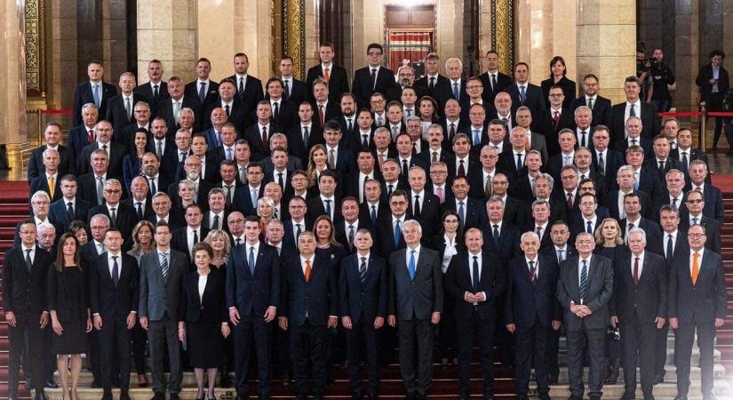 57 államtitkára lesz az új Orbán-kormánynak - Te tartod majd el őket!