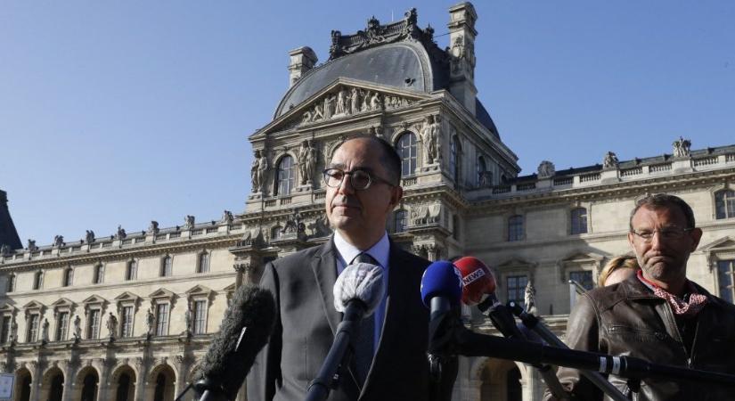 Pénzmosás és csalás vádjával letartóztatták a Louvre volt igazgatóját