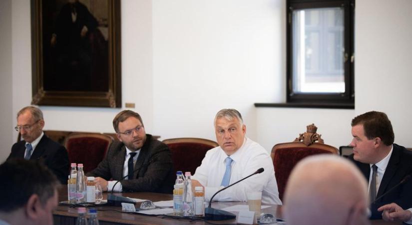 Orbán Viktor: megvédjük a rezsicsökkentést, megvédjük a magyar családokat!