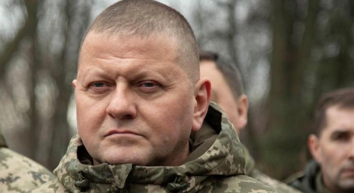 Az ukrán fegyveres erőknek nagyon nehéz, fegyverekre van szükségük, de tartják magukat – Zaluzsnij