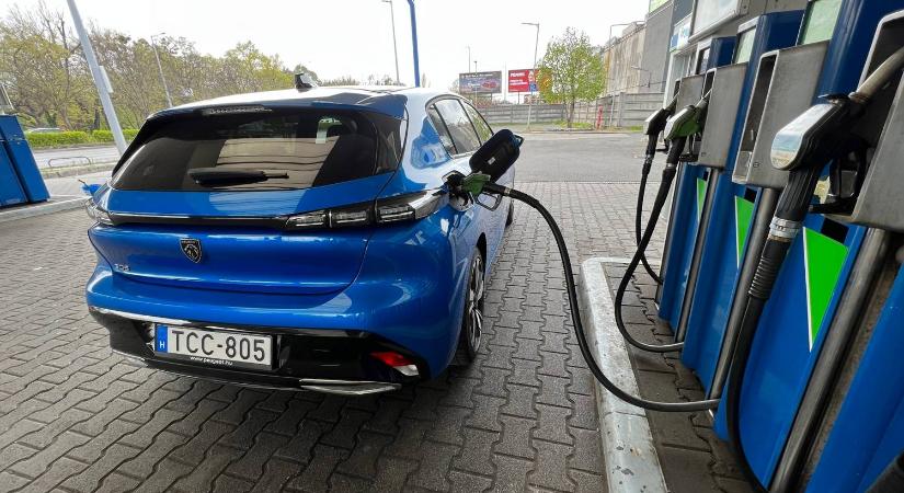 Csak a magyar rendszámú autók tankolhatnak a benzinkutakon