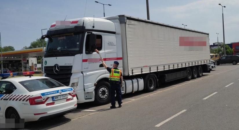 Négymilliós bírságot kapott egy román kamionos