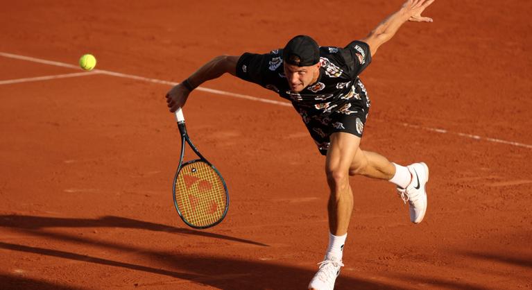 Két szoros és két sima szett után Fucsovics búcsúzott egyéniben a Roland Garrostól