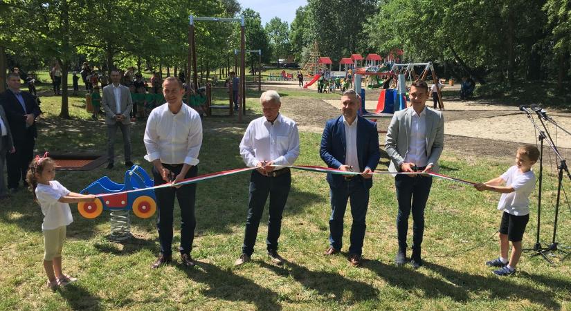 Többszáz gyerek avatta fel az új játszóteret Kalocsán