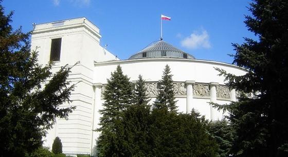 A lengyel parlament megszavazta a Legfelső Bíróság látszatreformját