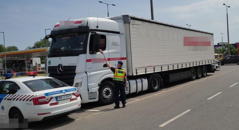 37-szer nem fizetett, több mint négymilliós bírságot kapott egy román rendszámú kamionos