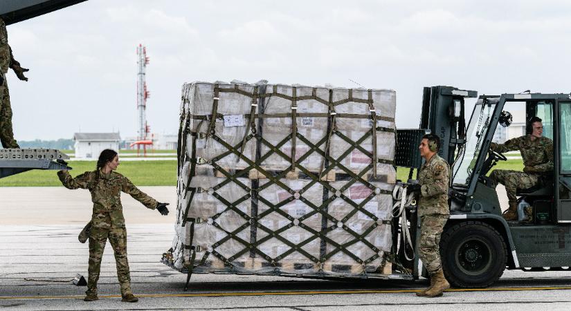 Miért kell katonai gépekkel babatápszert reptetni az USA-ba?