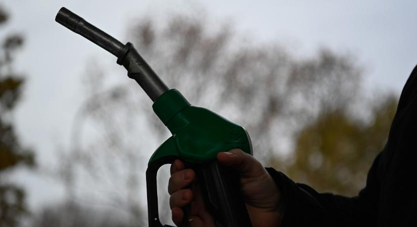 Közzétették a benzinárstop új szabályait, péntektől kétféle árat láthatunk a kutakon