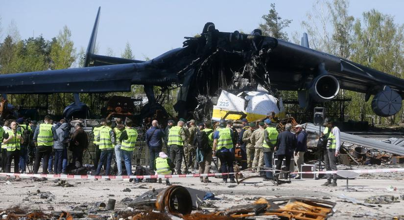 Így nézett ki a világ valaha volt legnagyobb repülőgépe, amikor elvontatták a darabjait a Kijev melletti repülőtérről