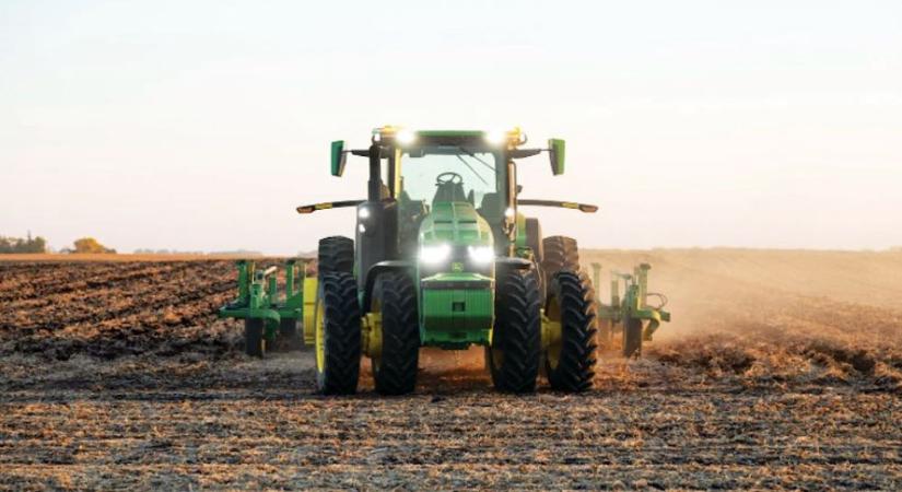 Radar nélkül is önvezető traktort fejleszt a John Deere