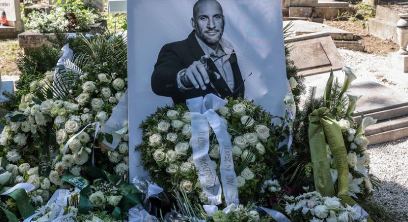 Berki Krisztián temetése: Mazsi és Pamela is fehérben, Natika plüsskutyusával búcsúzott